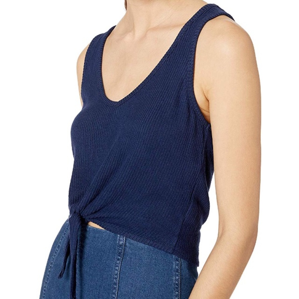 BNWT BB Dakota navy blue cropped sleeveless top.